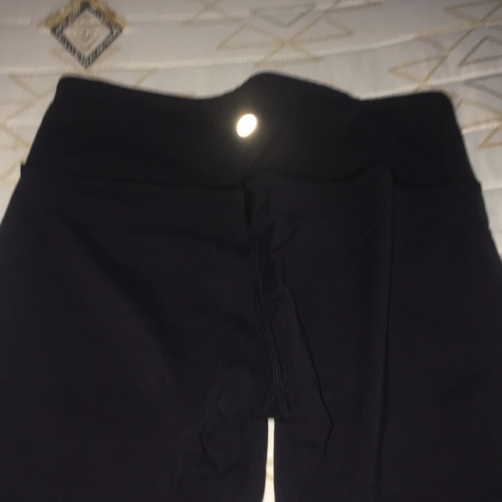 Lululemon pants size 4 - Picture 3 of 5